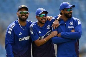 Gavaskar Urges India to Unleash Kuldeep Yadav in Second Test, Regardless of Bumrah's Fitness