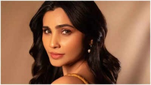 Daisy Shah Exposes Bizarre Navel Obsession in Kannada Cinema: 'Fruit Salad on Heroines' Stomachs?'
Hoặc:
Kannada Film Industry's Fixation on Navels: Daisy Shah Recalls Shocking On-Set Experiences