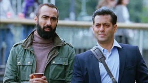 Ranvir Shorey: Why He Initially Refused 'Tiger Zinda Hai' But Returned to 'Tiger 3' With a Grudge
Hoặc:
Ranvir Shorey Reveals 'Tiger' Franchise Disagreement: Pay Cut Led to Rejection, Anger Fueled Return
