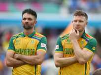 South Africa Recall Miller, Ferreira, Maharaj for England T20I Series
Hoặc:
Miller, Ferreira, Maharaj Return to South Africa's T20I Squad for England Tour