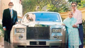 Vidhu Vinod Chopra's mother slapped him for gifting a car worth Rs 4.5 crore to Amitabh Bachchan: 'Tu Lamboo nu gaadi dedi, bewakoof'