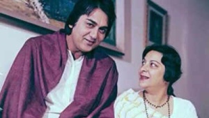 Sunil Dutt's Marine Drive Proposal to Nargis: A Mother's Blessing and a Bollywood Love Story