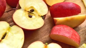 Prevent Brown Slices: Expert Tips to Keep Cut Fruit Fresh and Appealing