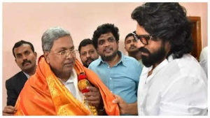 Ram Charan Meets Karnataka Chief Minister Siddaramaiah During 'Peddi' Film Shoot in Mysore