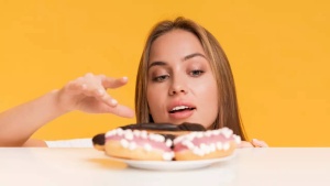 Harvard Gut Expert Reveals the Real Reason You Crave Sugar (and How to Stop It)