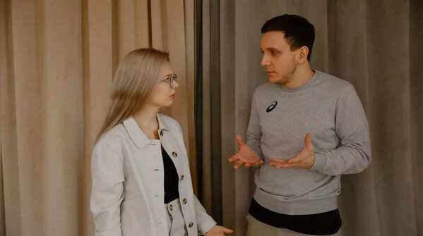 Couple avoiding eye contact, symbolizing aversion to future talk