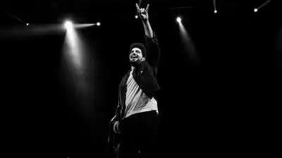 Samay Raina gets emotional as he performs for 25000 fans in Mumbai just months after India's Got Latent controversy