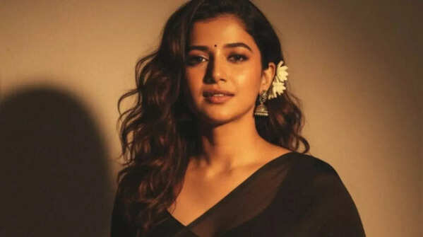 ​Making retro saree AI pictures your own