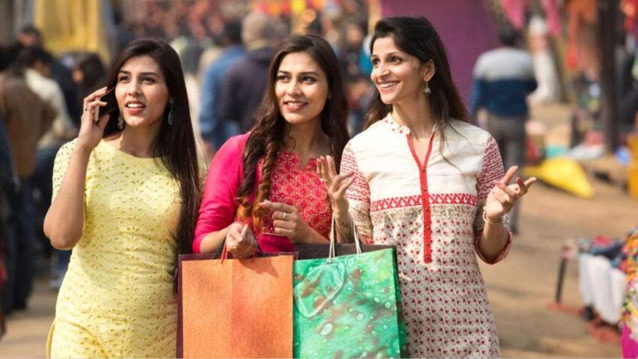 But why should you opt for Sarojini Nagar?
