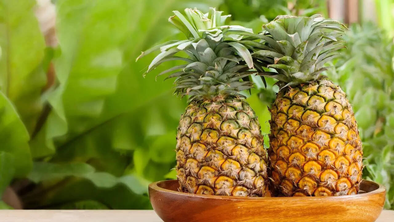 People who should not eat pineapples and their health risks